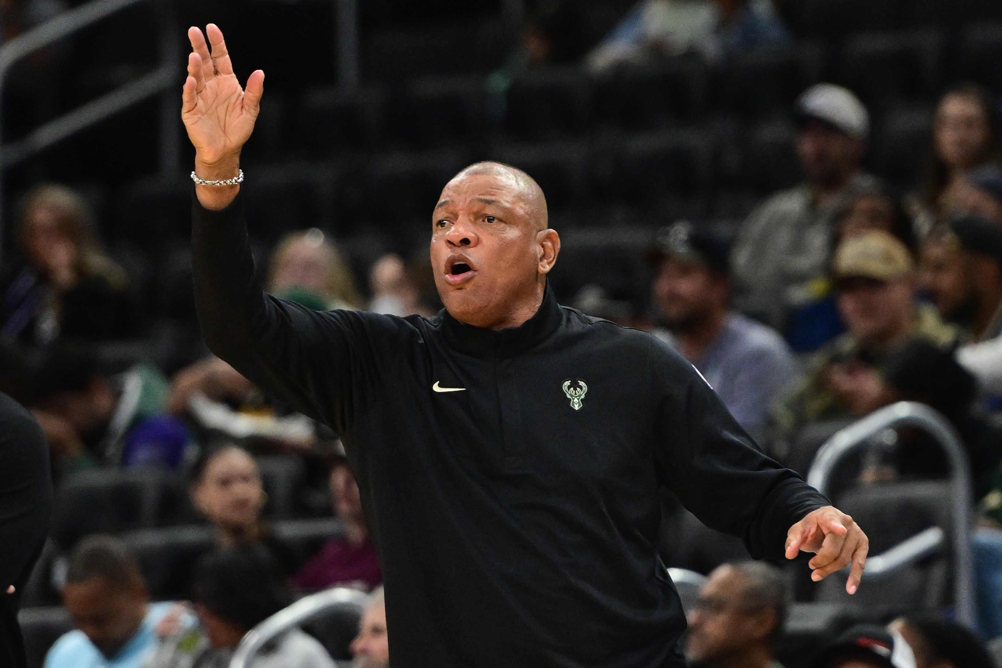 星空体育线上-美网友谈老里下课:字母和老詹一样是教练杀手?他是名人堂教练?